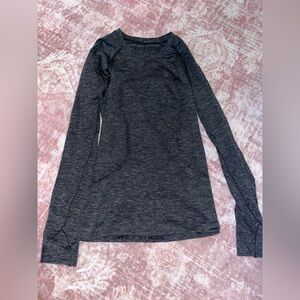 LuluLemon size 6 long sleeve swiftly tech